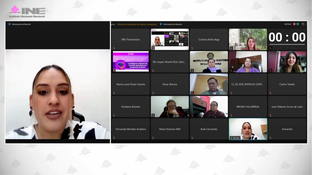 Pantalla con Cristina Retana Muñiz, Moderadora.