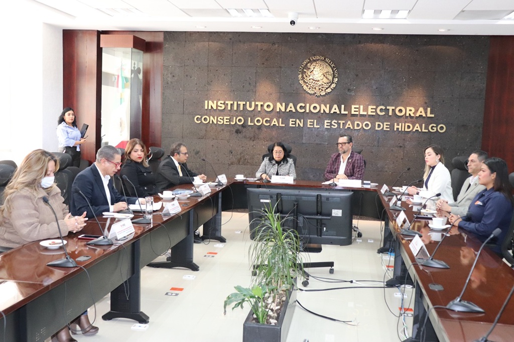 personas en reunión