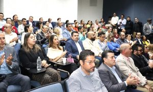 Imagen de asistentes a la presentación