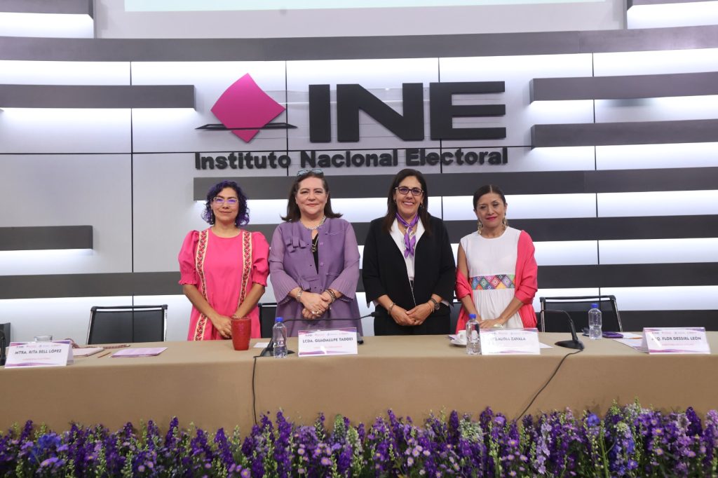 Las Consejeras electorales y la Directora Ejecutiva en el evento de Paridad en México