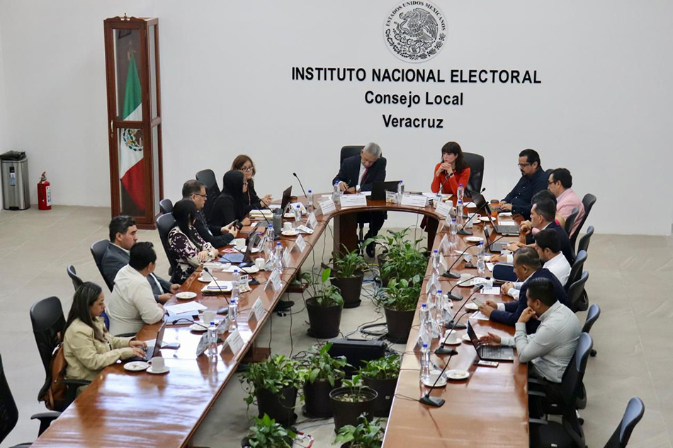 Dania Ravel encabeza reuniones de trabajo en Veracruz