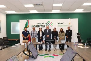 siete personas de pie