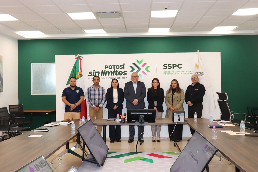 siete personas de pie