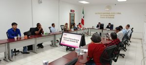 personas en una reunión de trabajo