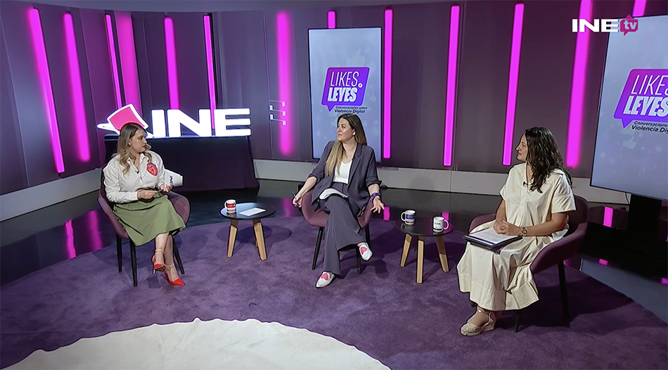 Panelistas del programa Likes&Leyes, episodio 1