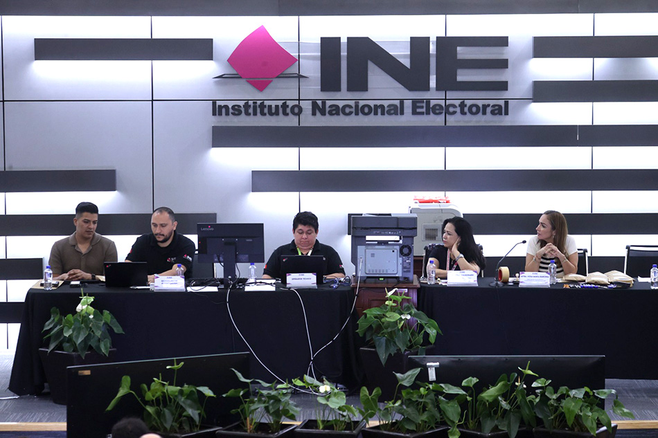 Mesas principales de preparación de simulacro