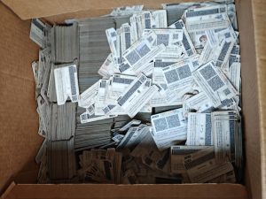 caja con credenciales sin validez