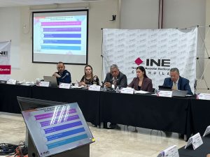 Consejeras electorales y directivos del INE en la presentación del avance ante la COTSPEL