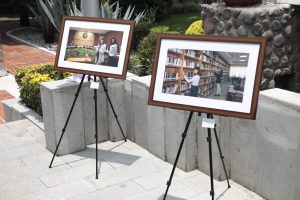 vista de dos cuadros de la exposición fotográfica Emociones INE