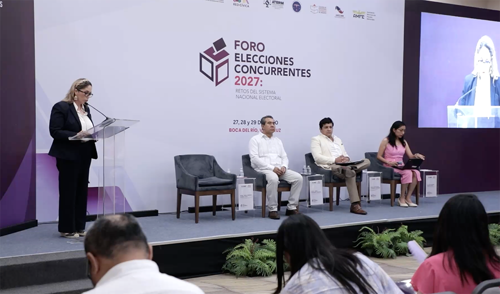 Frida Denisse Gómez y Jorge Montaño en la Mesa de análisis "Aspectos a analizar en las etapas de Planeación y Presupuestación
