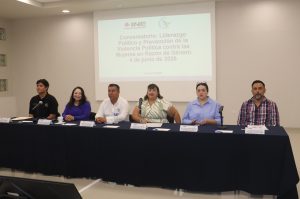 seis personas sentadas