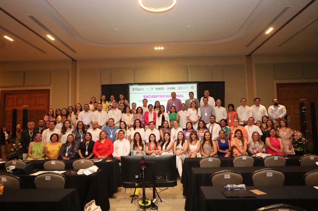 Foto grupal de participantes