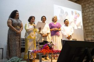 Consejera Norma De La Cruz con panelistas en el Decálogo de acción ciudadana