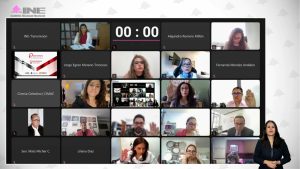 Diferentes personas en reunión virtual