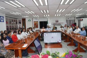 Personas participantes sentadas en el Consejo estatal de Tabasco.