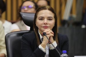 Carla Humphrey Jordan, Consejera Electoral participando en el evento.