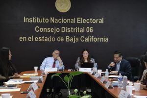 personas funcionarias del INE en Baja California durante reunión de trabajo
