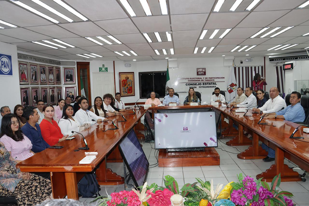 Sesión de trabajo en el Instituto Electoral y de Participación Ciudadana de Tabasco