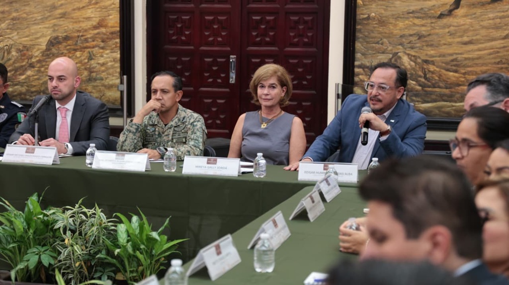 Foto grupal de asistentes al evento