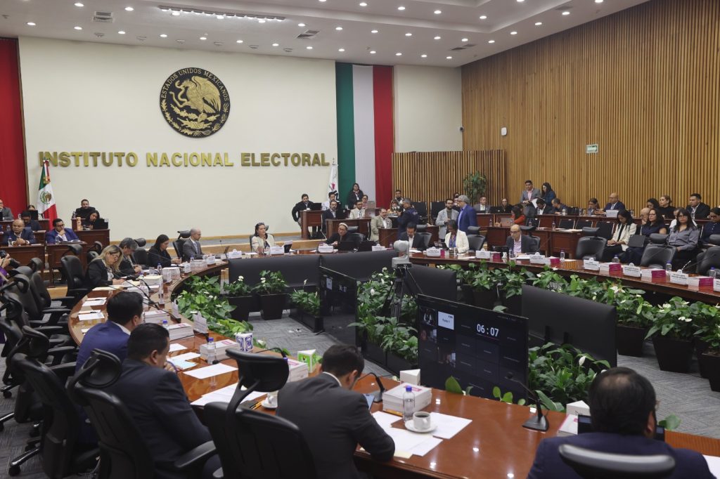 Salón de sesiones de ls oficinas generales del INE