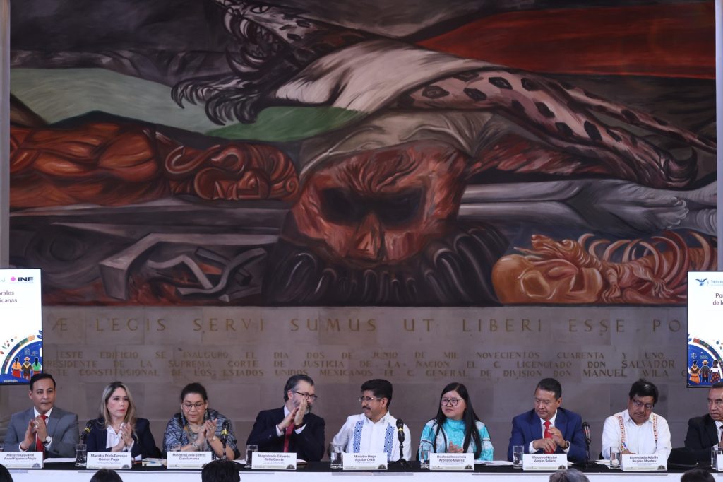 Autoridades, funcionarias y funcionarios en Firma del Convenio pueblos y comunidades indígenas y afromexicanas