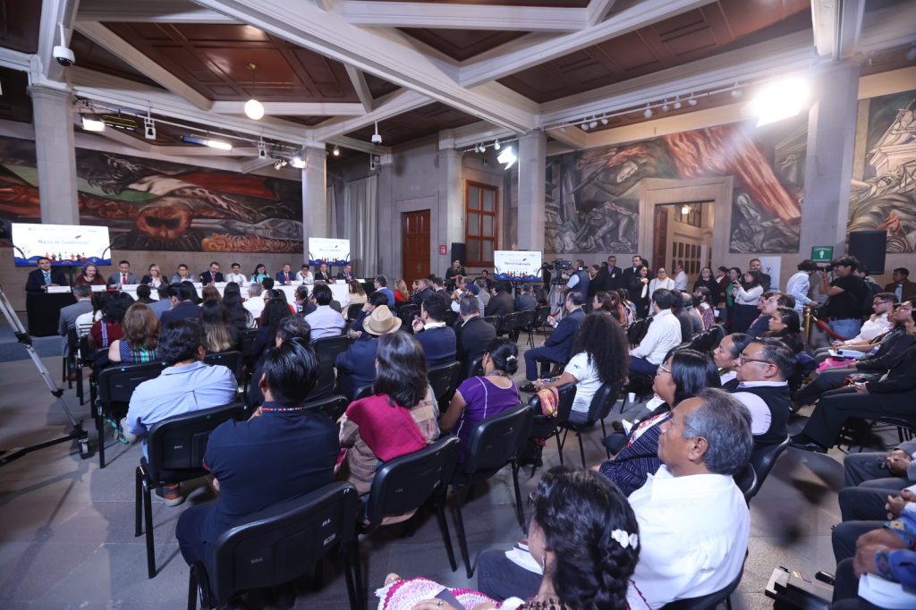 Autoridades, funcionarias y funcionarios en Firma del Convenio pueblos y comunidades indígenas y afromexicanas