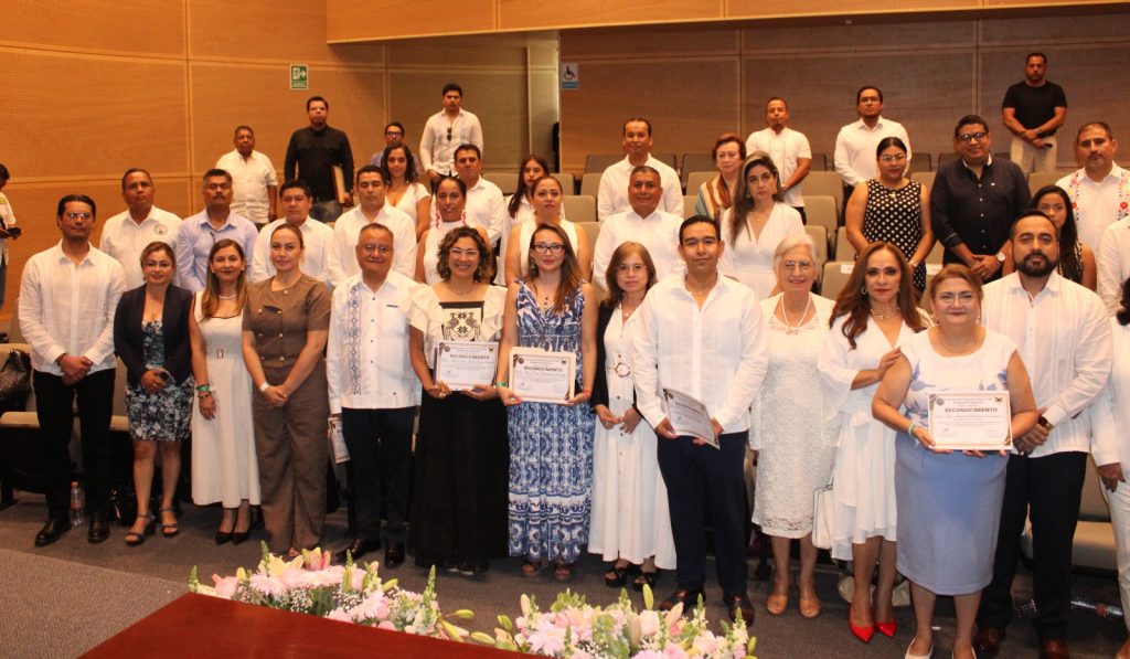 Foto Grupal de asistentes al foro, Diálogos por los Derechos Político-Electorales