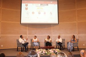 5 participantes dialogando en el foro Diálogos por los Derechos Político-Electorales