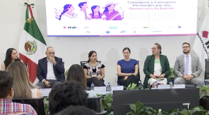 Panelistas en uno de los eventos de la Semana de Ejecución de Convenios con Asociaciones Electorales