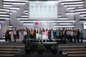 Foto grupal de las. y los asistentes a la Semana de Ejecución con Asociaciones electorales