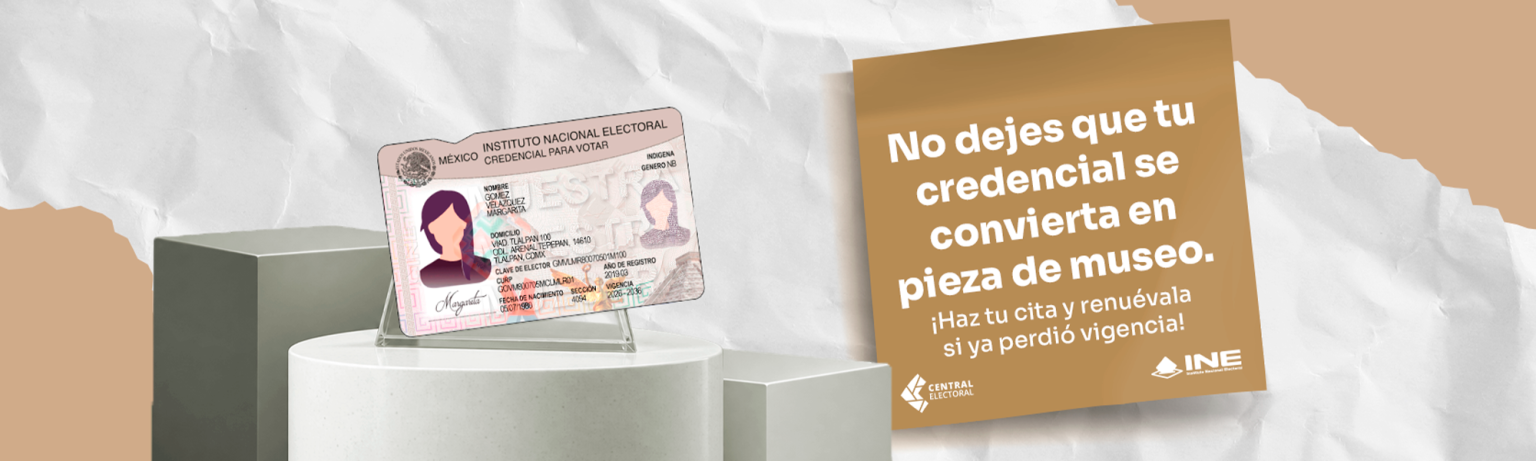 Imagen de una credencial para votar en un museo
