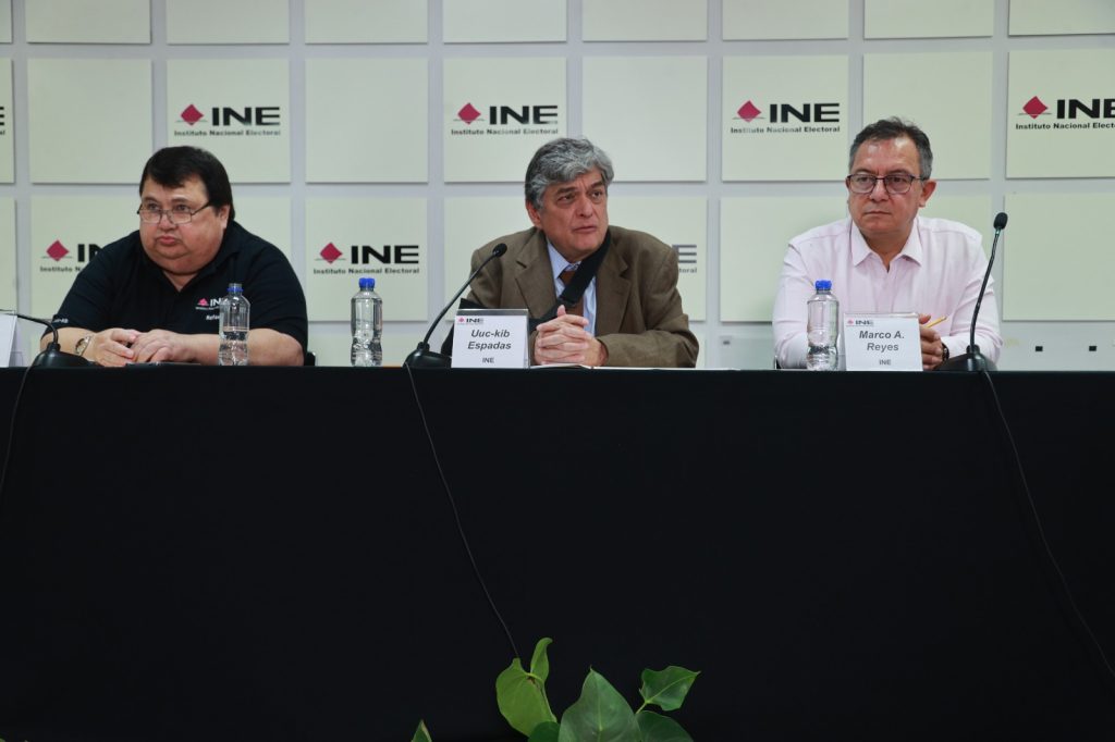 Consejero Uuc-kib Espadas en conferencia de prensa