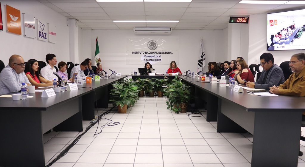 personas teniendo una reunión