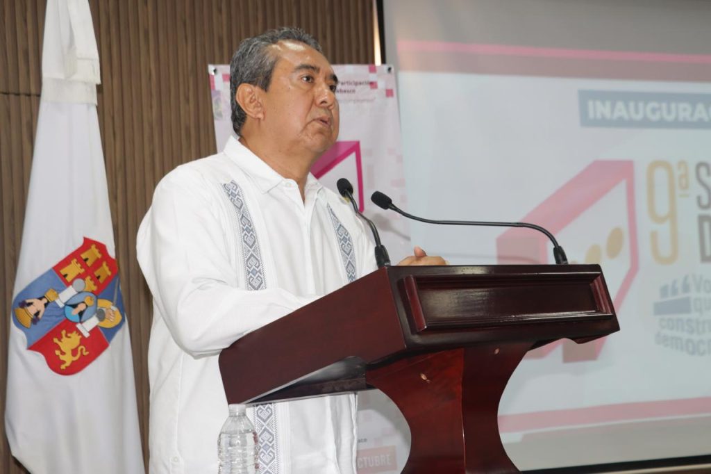 Jorge Montaño dando un discurso en la inauguración 9°Semana de la Democracia 2026. Tabasco